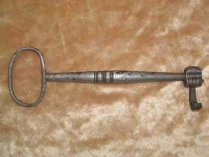 The first antique dental toothkey
