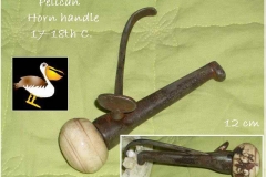 Knob shaped bone handle -17th C.pelican
